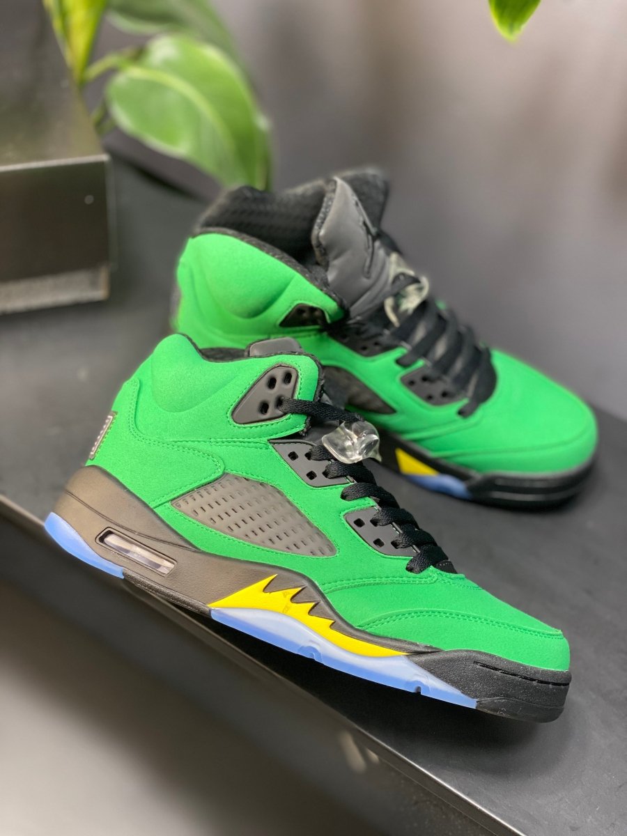 Air Jordan 5 'oregon Ducks' Sneakers - Black Unisex Streetwear Limited Edition - **Product Description: Air Jordan 5 'Oregon Ducks'** The Air Jordan 5 'Oregon Ducks' is a