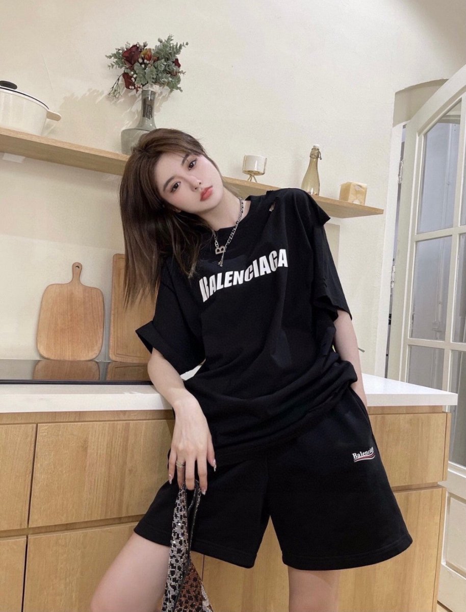 Balenciaga Distressed Logo T-Shirt - logo - replica sneakers