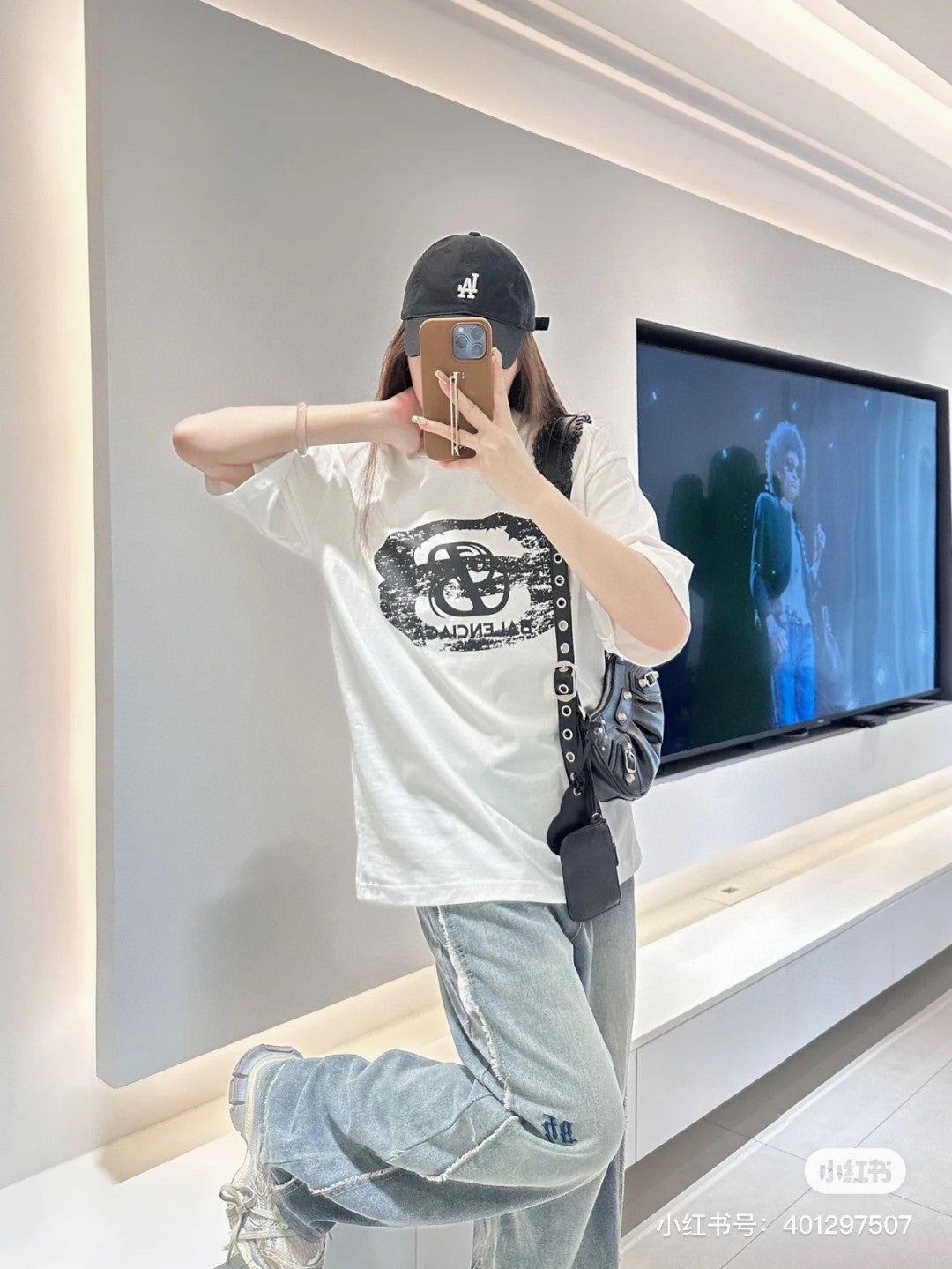 Balenciaga T-Shirt - Distressed Logo - logo - replica sneakers
