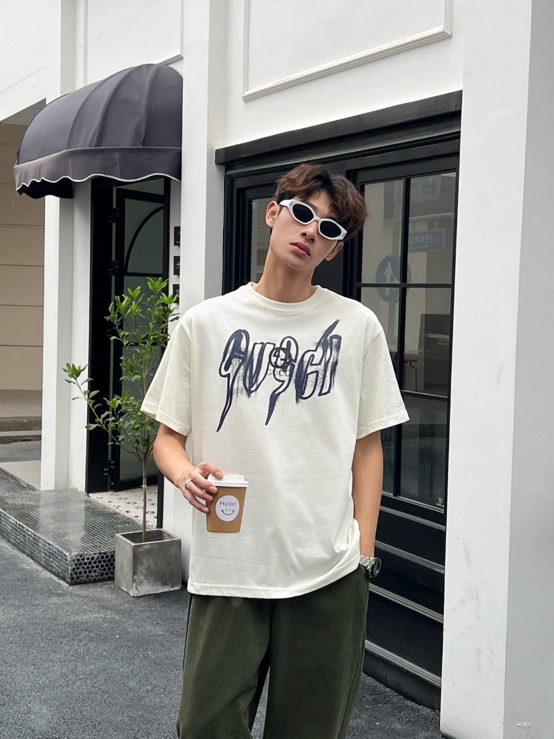 Gucci Graphic Cream T-Shirt - detail - replica sneakers