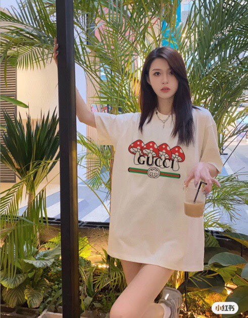 Gucci Mushroom Cluster T-Shirt - close up - replica sneakers