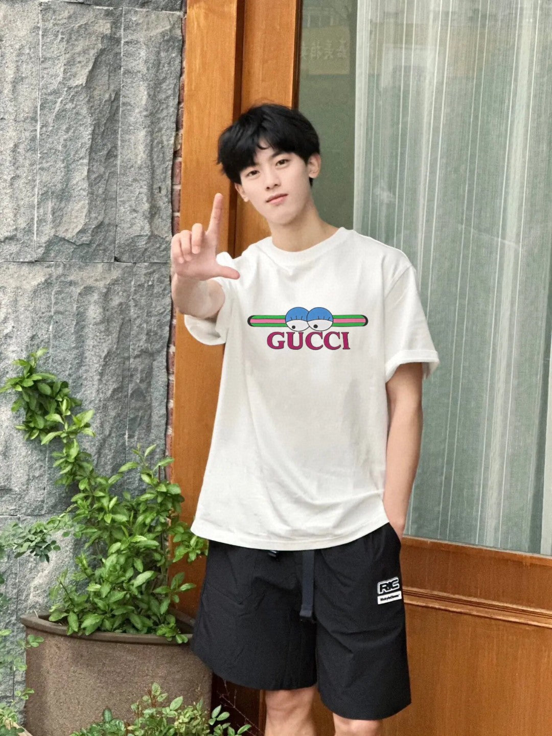 Gucci Eyes Graphic T-Shirt - close up - replica sneakers