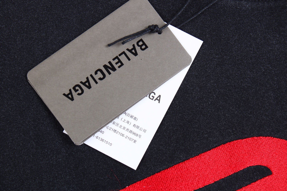 BALENCIAGA LOGO GRAPHIC T-SHIRT BLACK - Prime Reps - close up - replica sneakers