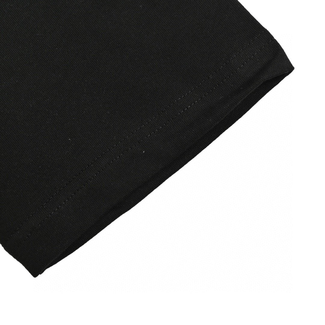 Gucci Apple Logo T-Shirt (Black) - close up - replica sneakers