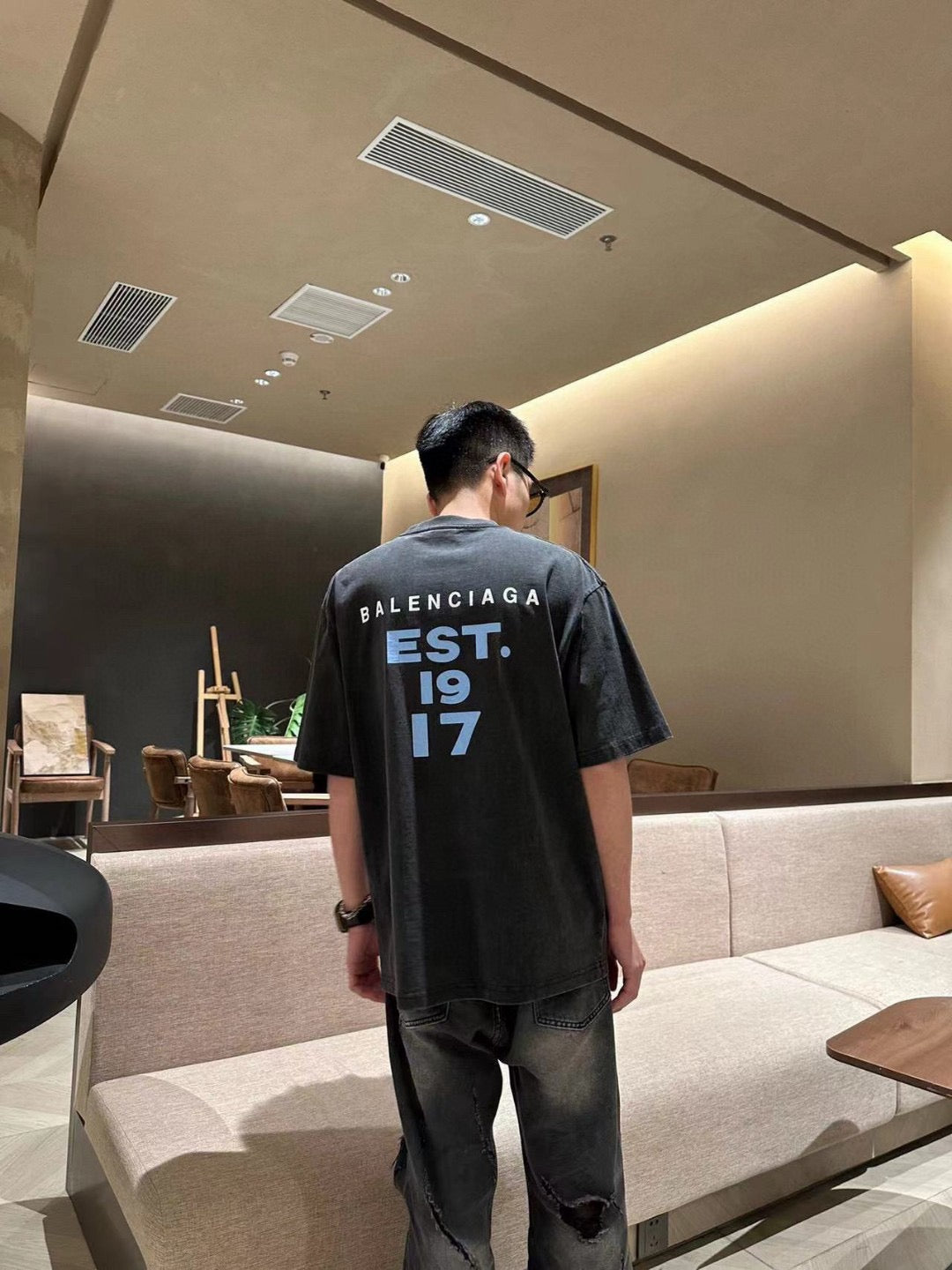 Balenciaga T-Shirt - Small Logo - box - replica sneakers