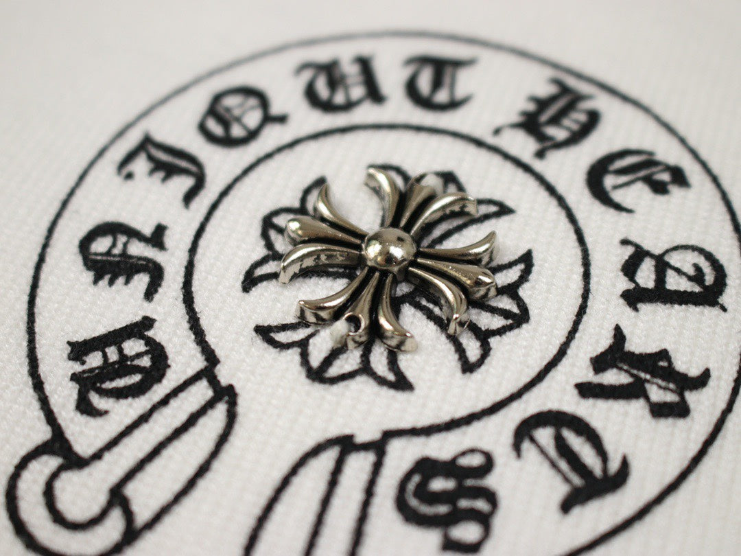CHROME HEARTS HORSE SHOE LOGO LONGSLEEVE WHITE BLACK - close up - replica sneakers