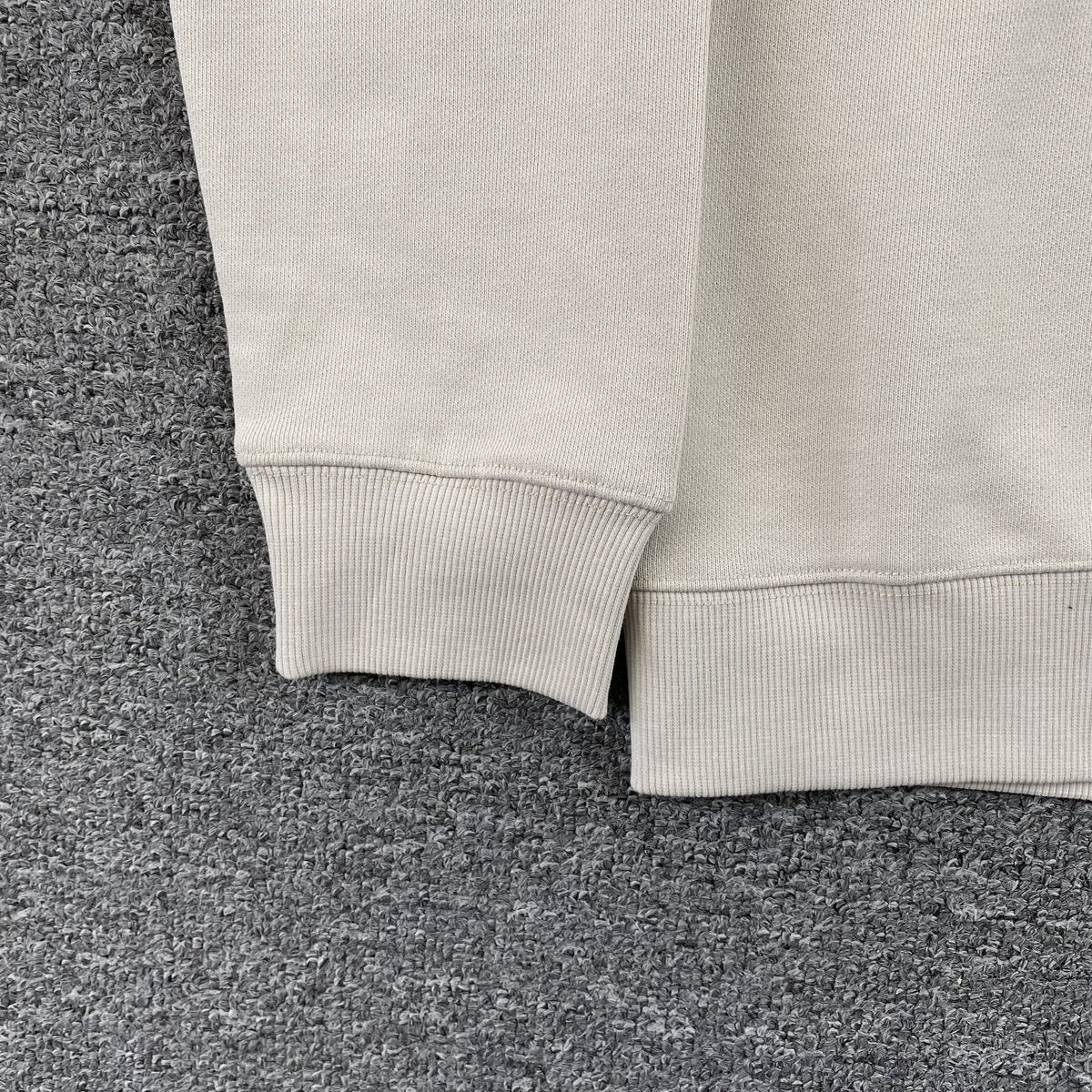 POLO Ralph Lauren Quarter Zip Sweatshirt - White Unisex Streetwear Limited Edition - The POLO RALPH LAUREN QUARTER ZIP SWEATSHIRT WHITE - REPLICA embodies classic sophistication and everyday