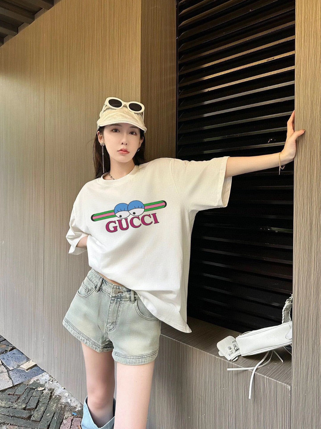 Gucci Eyes Graphic T-Shirt - logo - replica sneakers