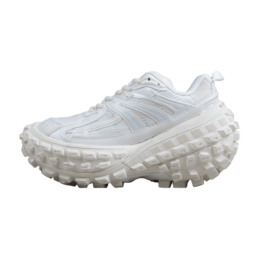 BALENCIAGA Defender - - White Unisex Streetwear Limited Edition - The Balenciaga Defender x White is a sleek iteration of the brand s iconic silhouette, showcasing