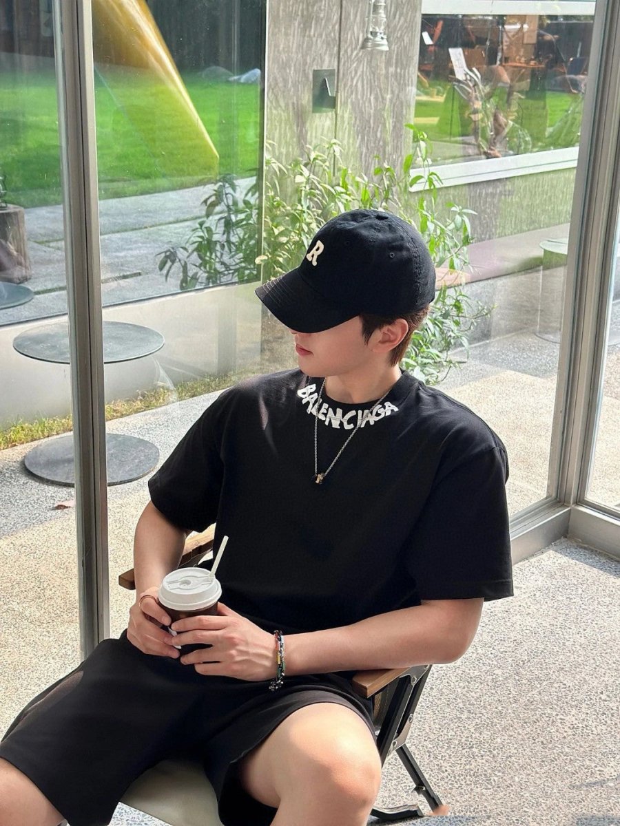 Balenciaga Distorted Logo T-Shirt (Black) - logo - replica sneakers