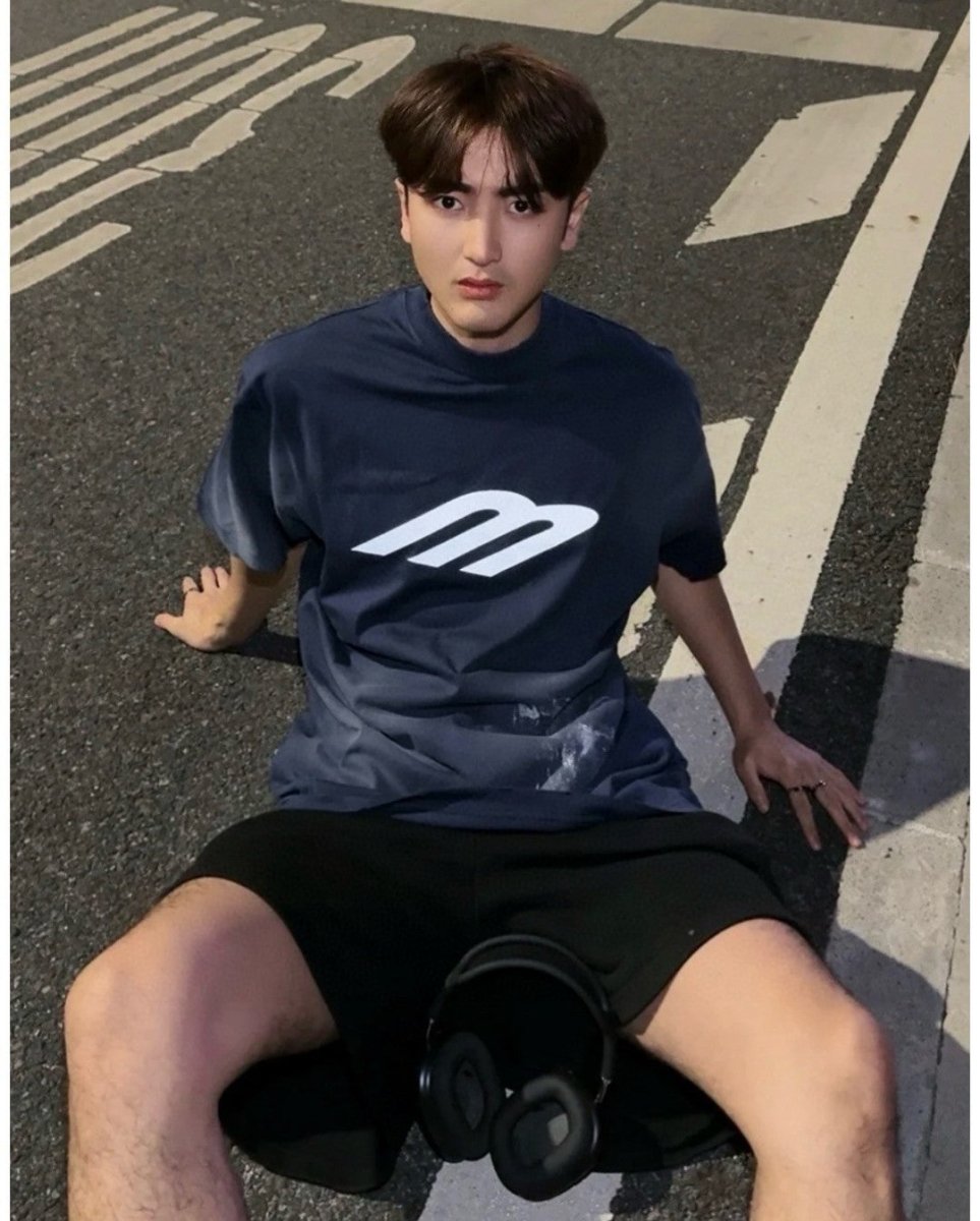 Balenciaga Distressed Logo T-Shirt - logo - replica sneakers