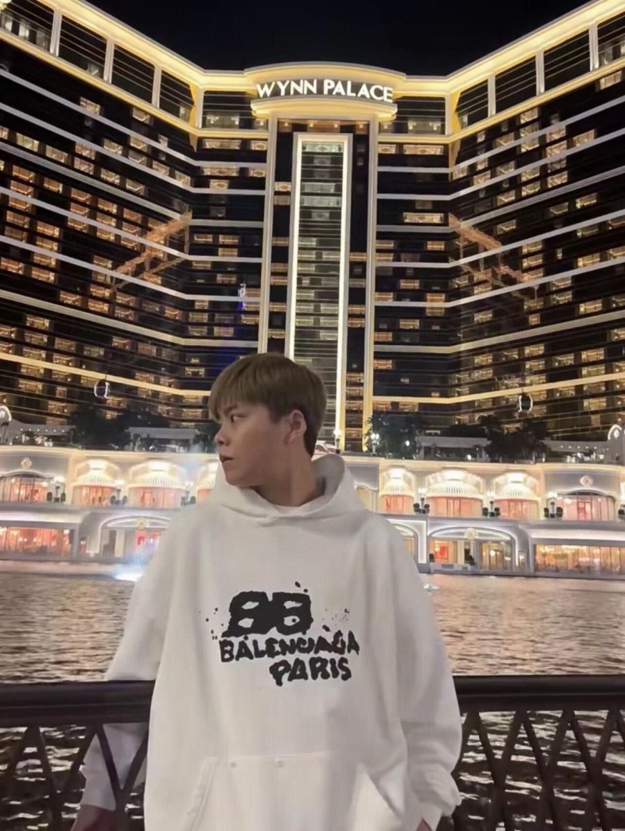Balenciaga Hoodie - logo - replica sneakers