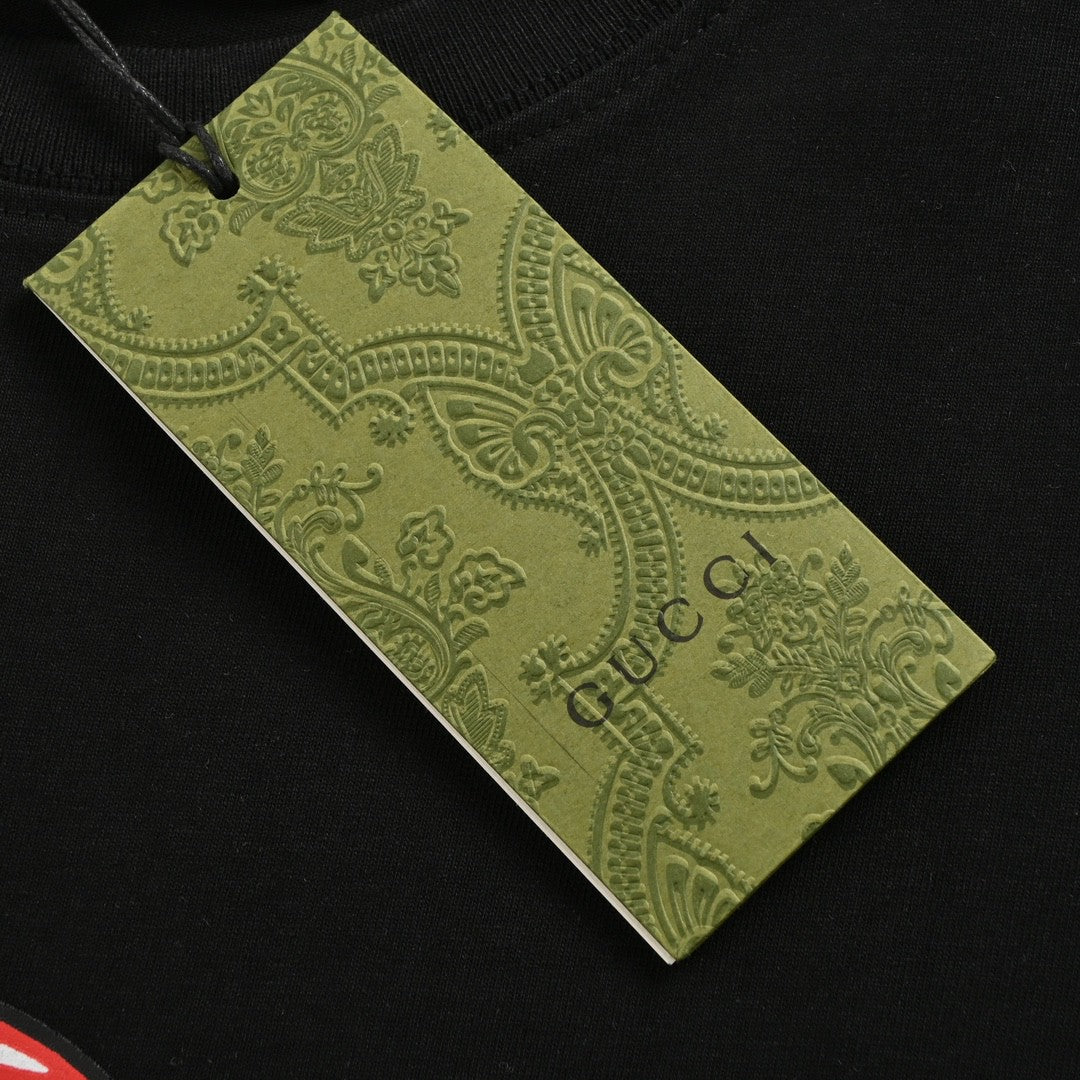 Gucci Black T-Shirt with Heart Graphic - logo - replica sneakers