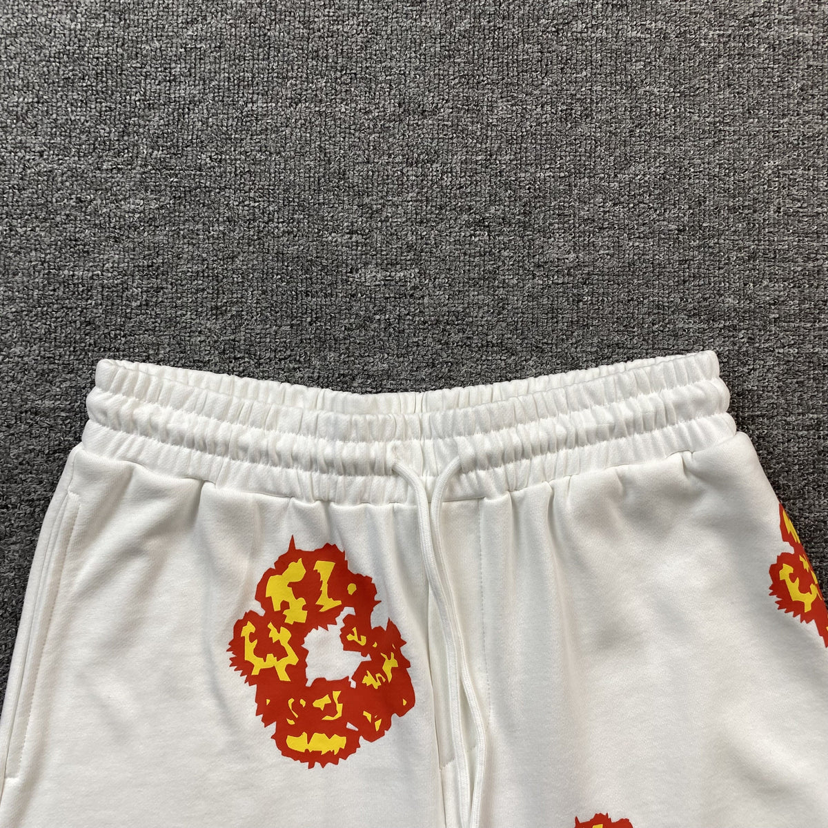 DENIM Tears - Offset Cotton Wreath Shorts - White Unisex Streetwear Limited Edition