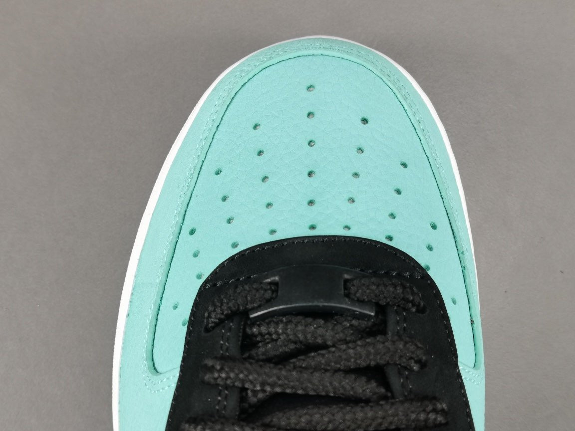 NIKE AIR FORCE 1 x TIFFANY & CO.1837 (FRIENDS AND FAMILY) - logo - replica sneakers